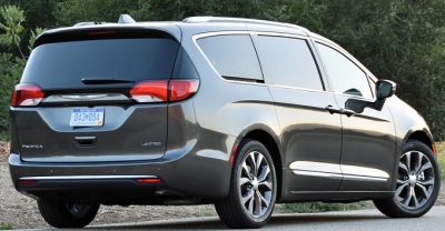 2019 Chrysler Pacifica - Image 2