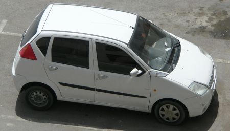 nissan-gtr-5-door-photo.jpg