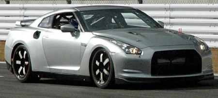 Prototype GT-R Spec-V beats Carrera GT