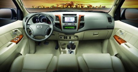 2009-toyota-fortuner-dubai-4
