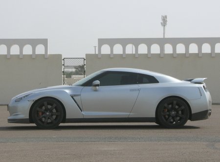 nissan-gtr-side