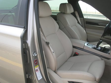 bmw-750li-2010-frontseat1