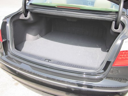 2010-hyundai-genesis-7