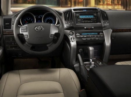 2011-toyota-land-cruiser-vxr-2