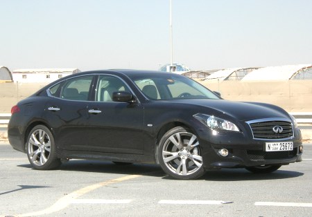 2011-infiniti-m56-dubai-3