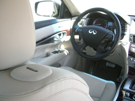 2011-infiniti-m56-dubai-5
