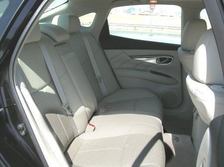 2011-infiniti-m56-dubai-8