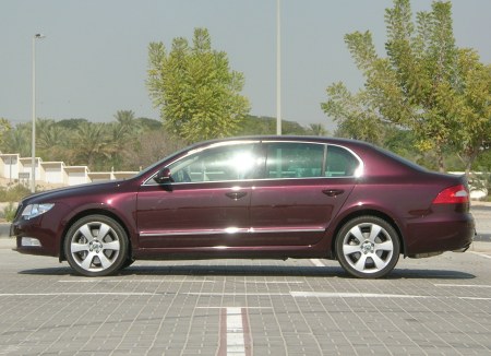 2011-skoda-superb-10