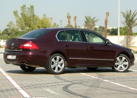2011-skoda-superb-4