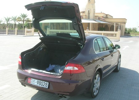 2011-skoda-superb-6