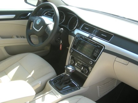 2011-skoda-superb-9