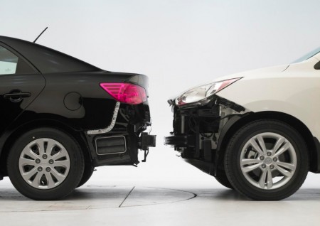 IIHS Crash Test - 2010 Kia Cerato vs 2010 Hyundai Tucson