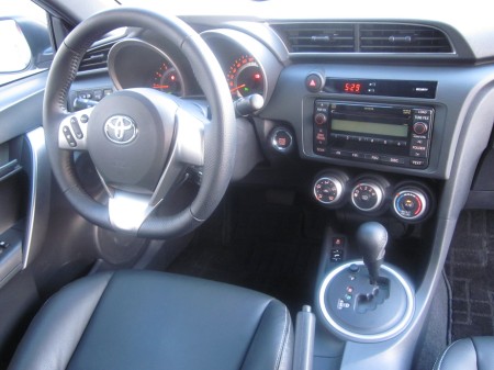 2011-toyota-zelas-dubai-2