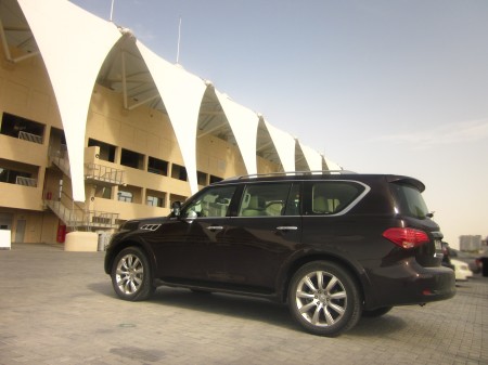 2011-infiniti-qx56-yas-marina
