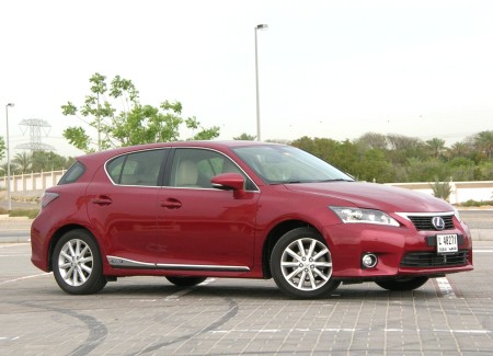 2011-Lexus-CT-200h-2