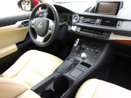 2011-Lexus-CT-200h-5