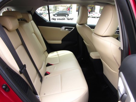 2011-Lexus-CT-200h-7