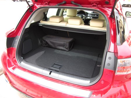2011-Lexus-CT-200h-8