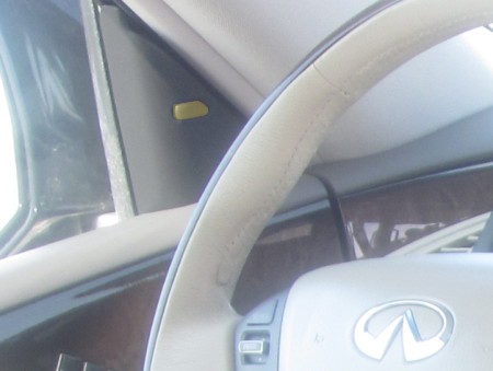 2011-infiniti-qx56-light