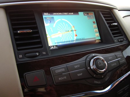 2011-infiniti-qx56-nav