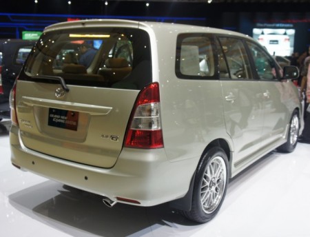 2012-toyota-innova-2