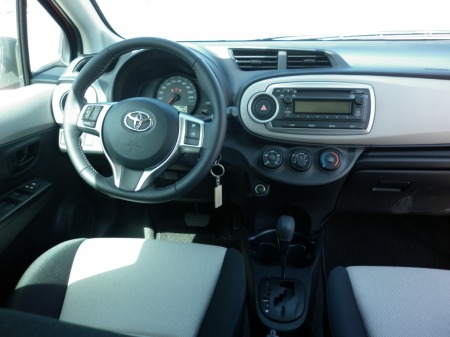toyota-yaris-2012-3