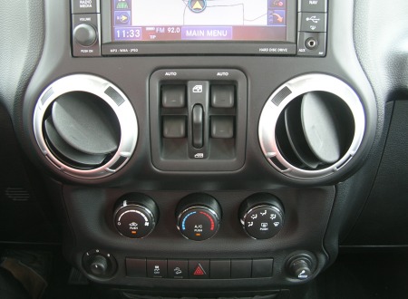 2012-jeep-wrangler-dubai-3