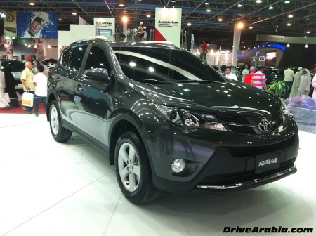 تدشين ٢٠١٣ تويوتا راف فور RAV-4 للسوق السعودي في معرض جدة الدولي للسيارات