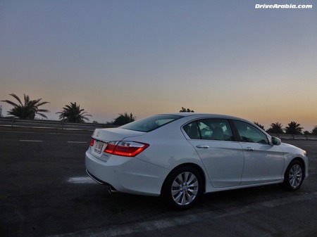 2013-Honda-Accord-in-the-UAE-10