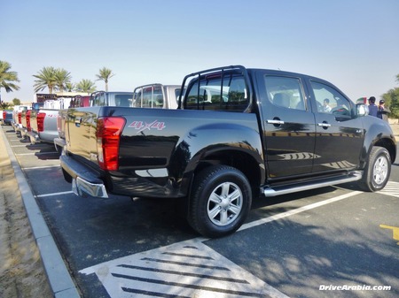 2013-Isuzu-D-Max-12