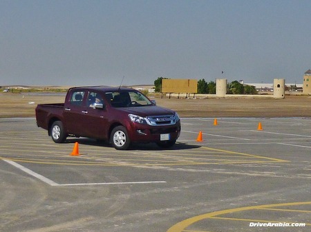2013-Isuzu-D-Max-9