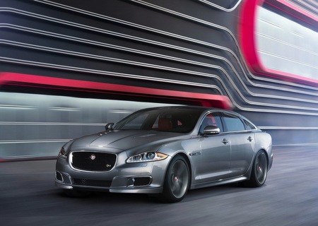 Jaguar-XJR_2014_1024x768_wallpaper_01