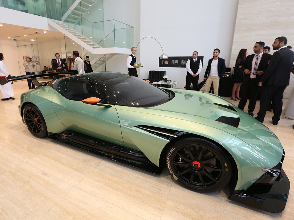 أستون مارتن تكشف عن "أستون مارتن فولكان" في دبي