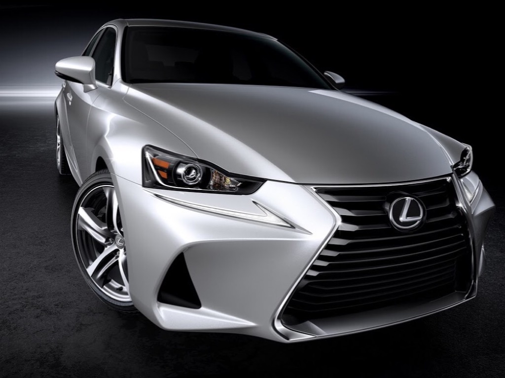 تحديث جديد لسيارة لكزس IS 2017 في معرض بكين الدولي للسيارات