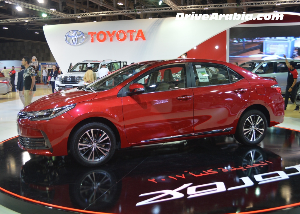 الكشف عن سيارة 2017 تويوتا كورولا في معرض عُمان الدولي للسيارات لعام 2016