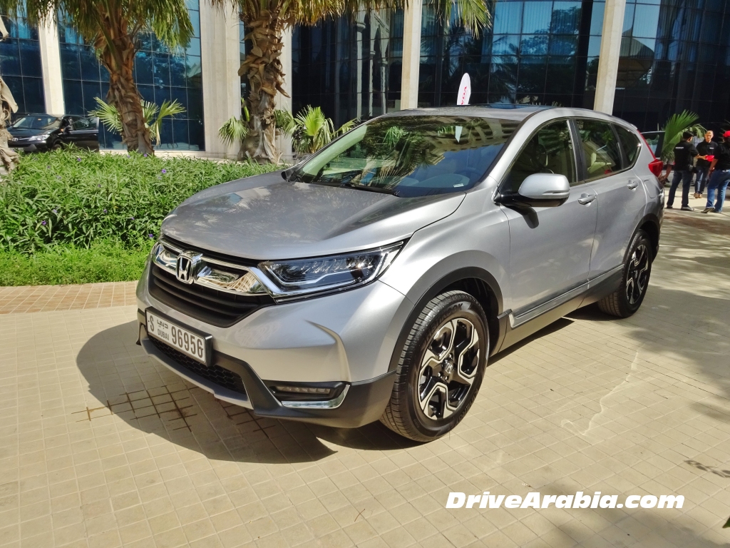 القيادة الأولى: 2017 هوندا 2017 في الامارات العربية المتحدة CR-V