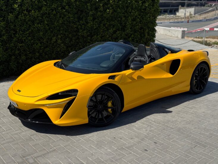 McLaren Artura Spider