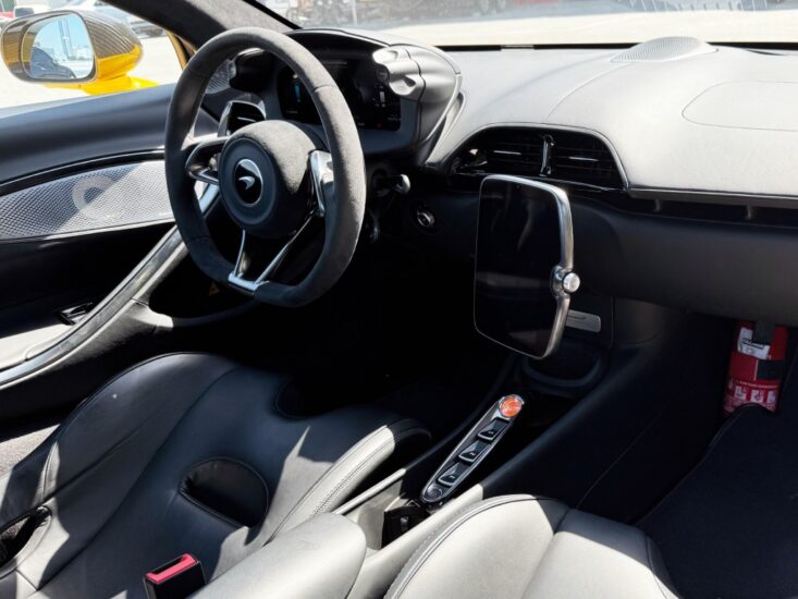 McLaren Artura Spider