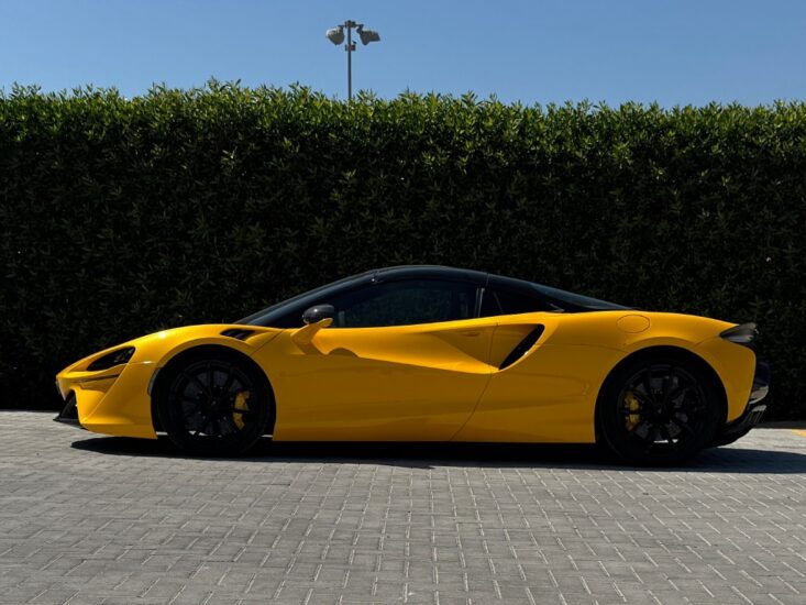 McLaren Artura Spider