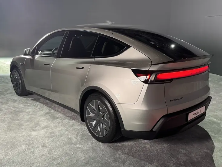 Tesla Model Y L