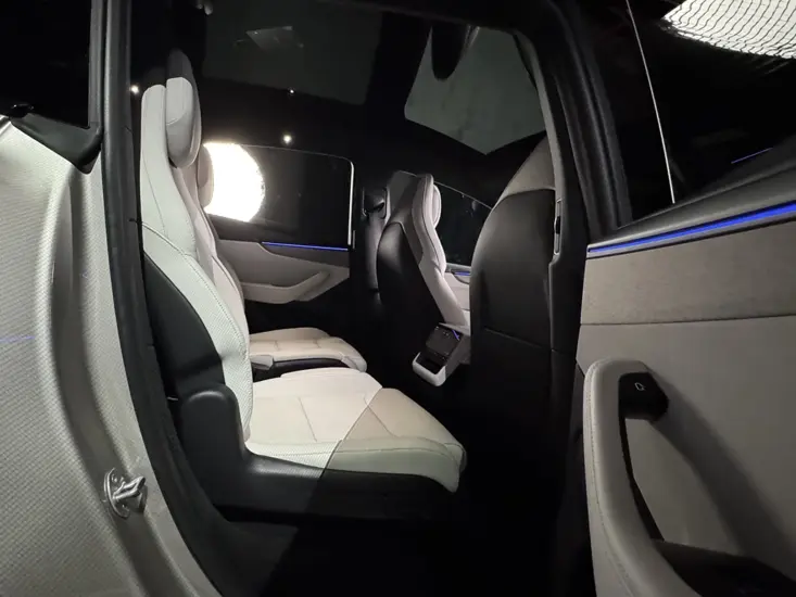 Tesla Model Y L